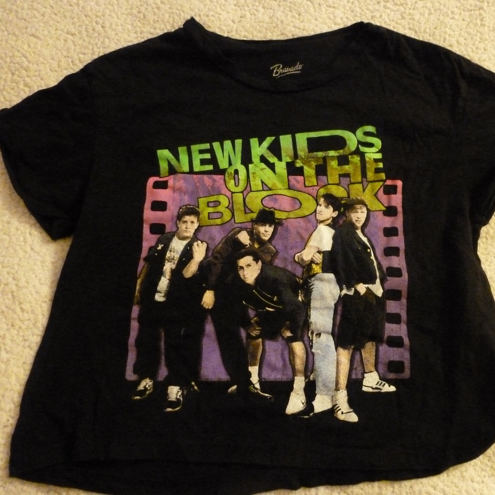 NEW KIDS ON THE BLOCK JUNIOR SIZE L CROP TOP